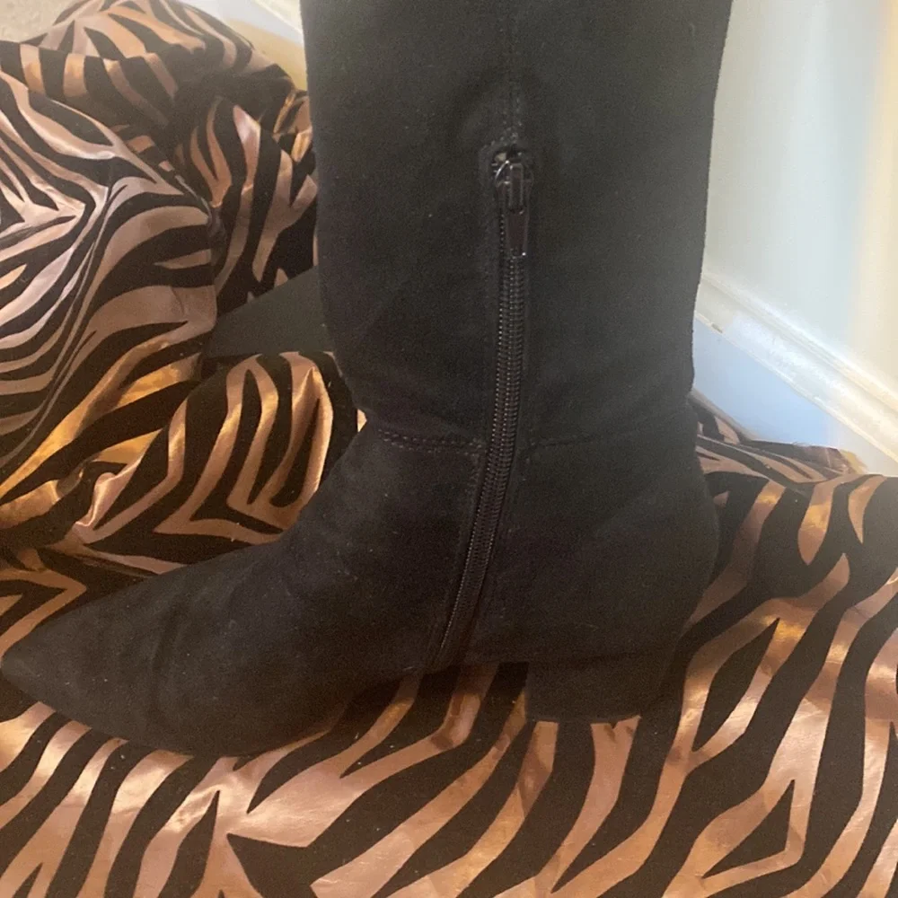 PRE-OWNED STEVE MADDEN BRINKLEY OVER THE KNEE STRETCH BOOT
